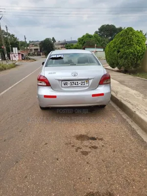 Toyota Belta 2011 Silver