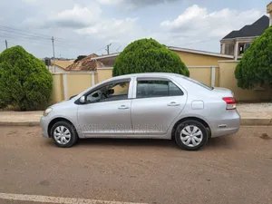 Toyota Belta 2011 Silver
