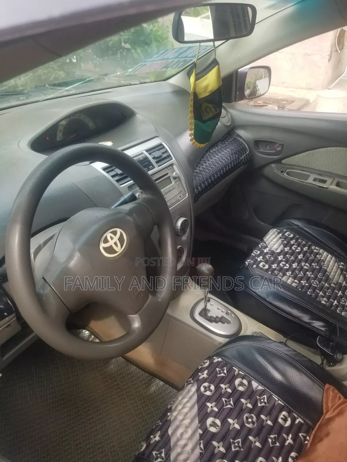 Toyota Belta 2011 Silver
