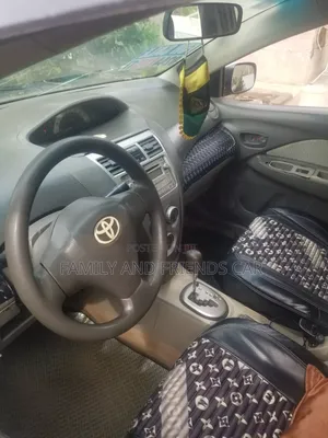 Toyota Belta 2011 Silver