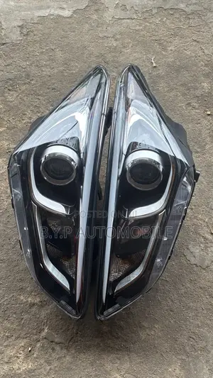 Hyundai Santafe 2018 Headlight
