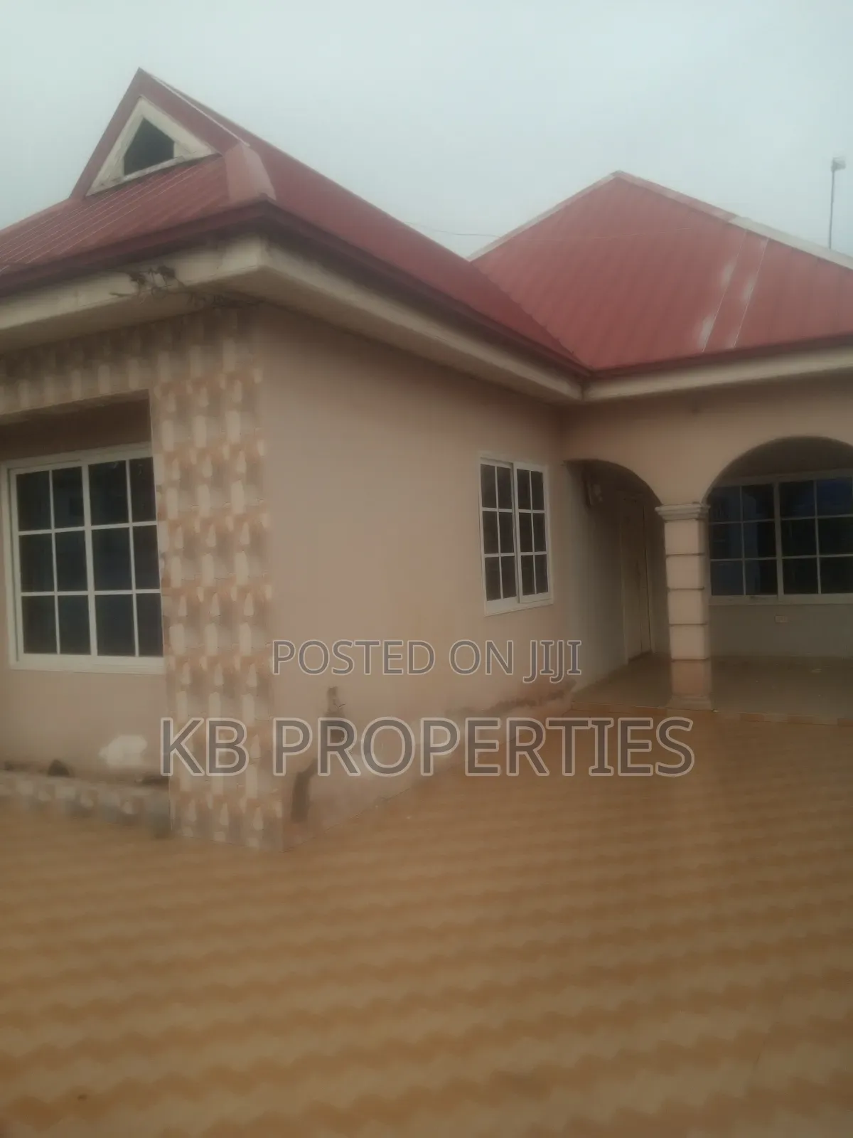 3bdrm House in Kb Properties, Baatsona Total for sale