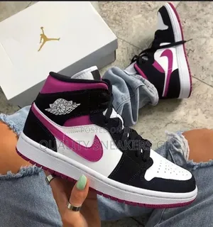 Air Jordan 1 Mid Magenta