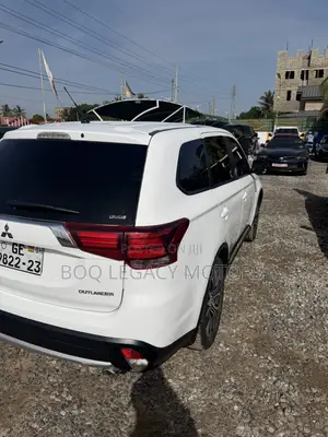 Mitsubishi Outlander 2017 White