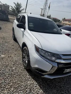 Mitsubishi Outlander 2017 White
