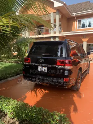 Toyota Land Cruiser 4.6 V8 GXR 2017 Black