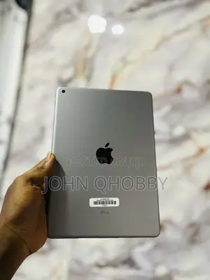 Apple iPad 9.7 32 GB Gray