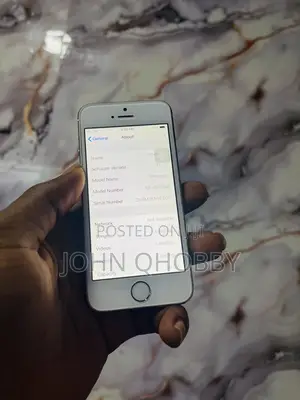 Apple iPhone 5s 16 GB Gold