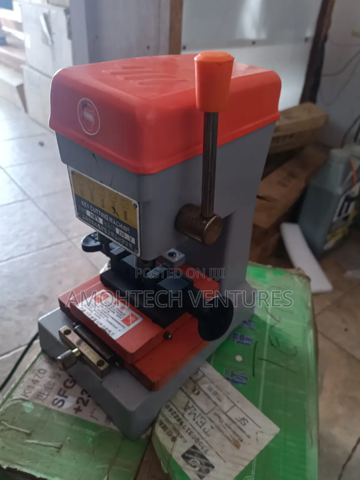 Key Cutting Machine And Duplicate