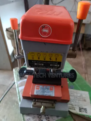 Key Cutting Machine And Duplicate