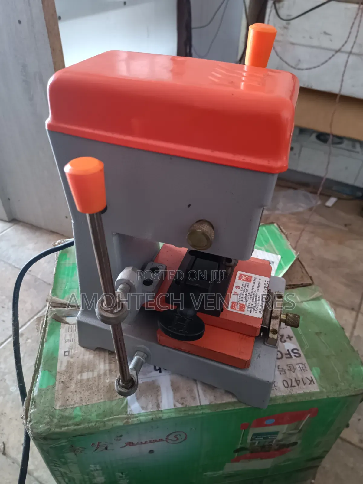Key Cutting Machine And Duplicate