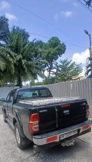Toyota Hilux 2012 Black