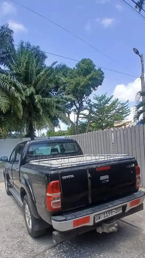 Toyota Hilux 2012 Black