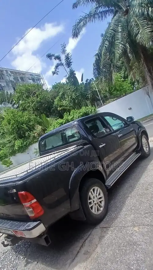 Toyota Hilux 2012 Black