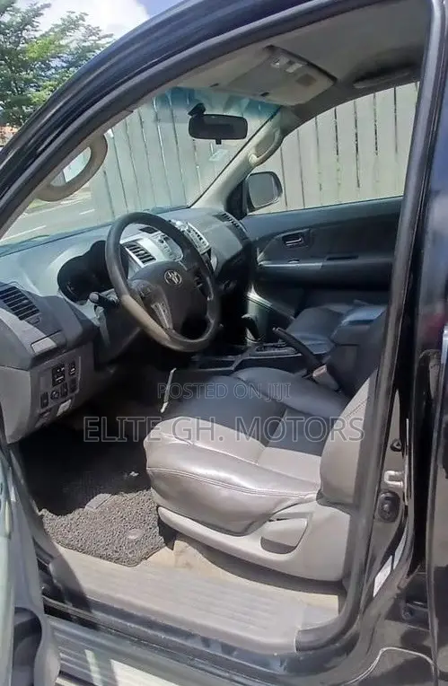 Toyota Hilux 2012 Black