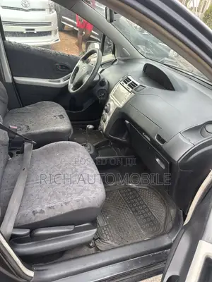 Toyota Vitz 1.0 FWD 3dr 2010 Black