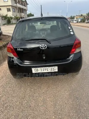 Toyota Vitz 1.0 FWD 3dr 2010 Black