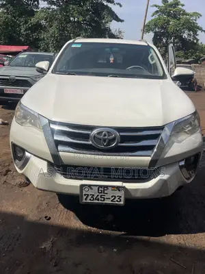 Toyota Fortuner 2.7 AWD 2018 White