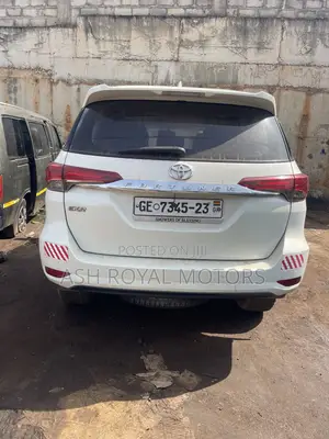 Toyota Fortuner 2.7 AWD 2018 White