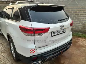 Toyota Highlander LE 4dr SUV (2.7L 4cyl 6A) 2015 White