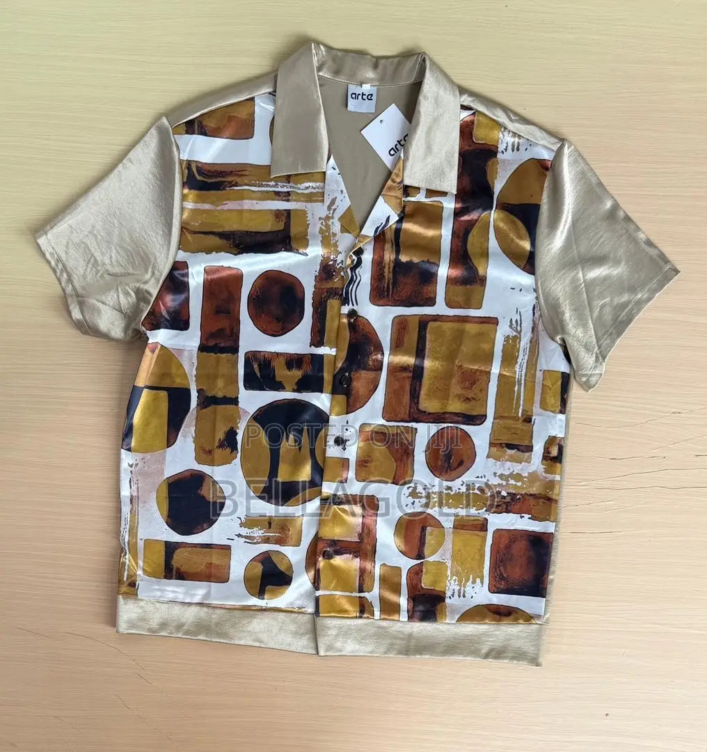 Heavy Men’S Satin Short-Sleeve Button-Up Shirt.