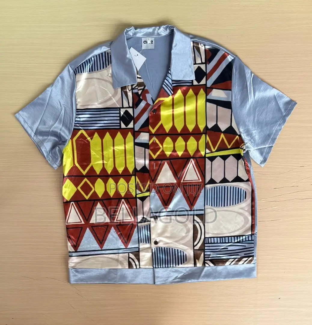 Heavy Men’S Satin Short-Sleeve Button-Up Shirt.