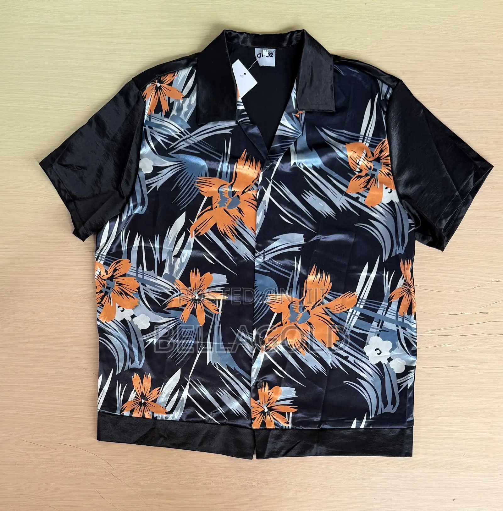 Heavy Men’S Satin Short-Sleeve Button-Up Shirt.