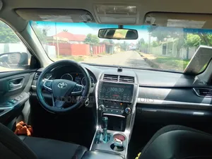 Toyota Camry SE 4dr Sedan (2.5L 4cyl 6A) 2017