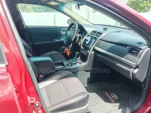 Toyota Camry SE 4dr Sedan (2.5L 4cyl 6A) 2017