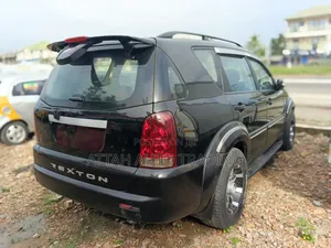 SsangYong Rexton 2010 Black