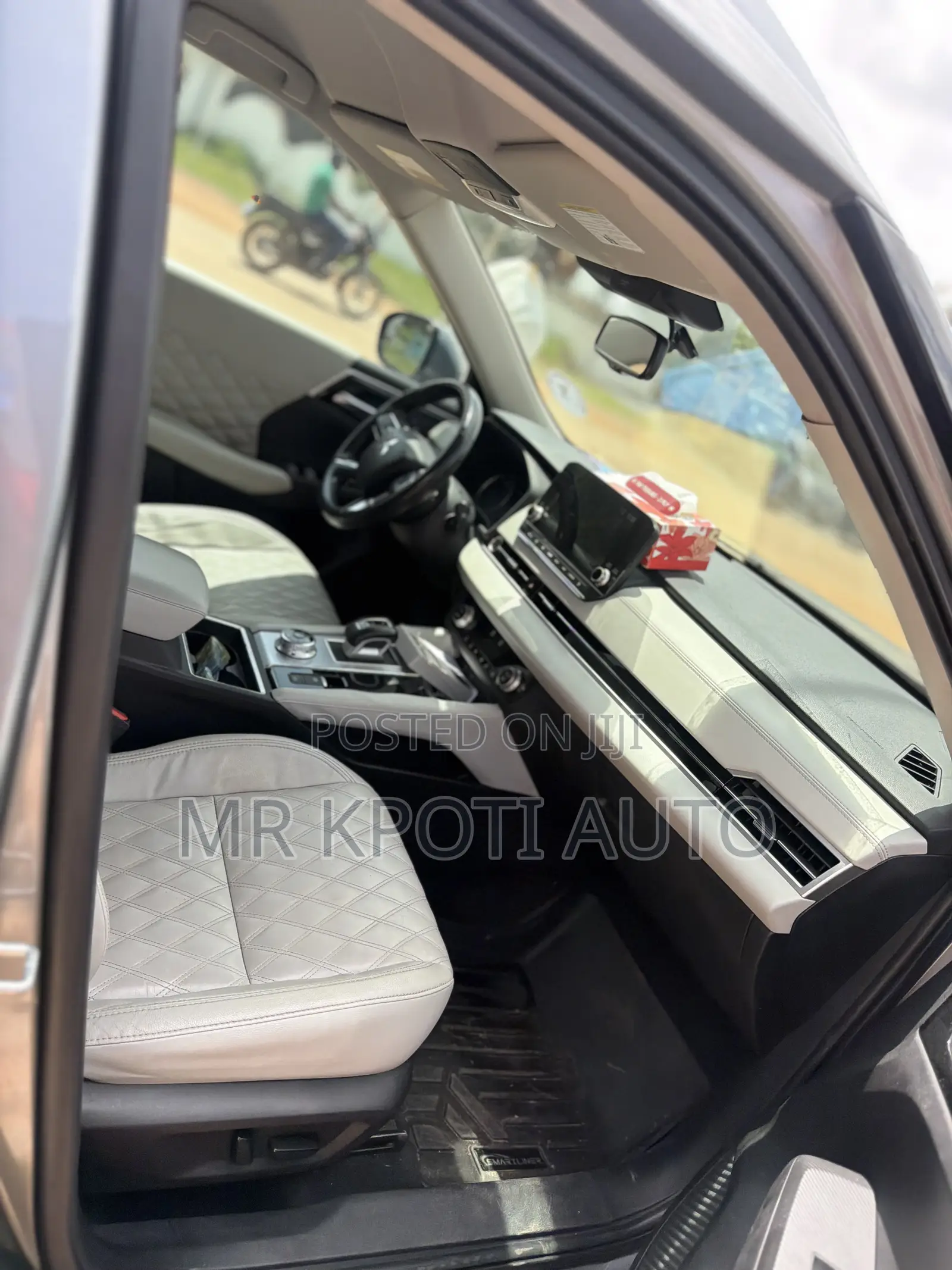 Mitsubishi Outlander 2022 Gray