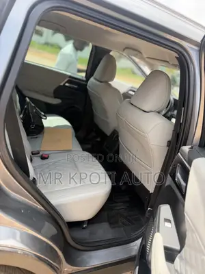 Mitsubishi Outlander 2022 Gray