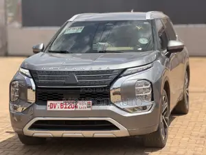 Mitsubishi Outlander 2022 Gray