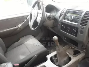 Nissan Navara 2009 Gold
