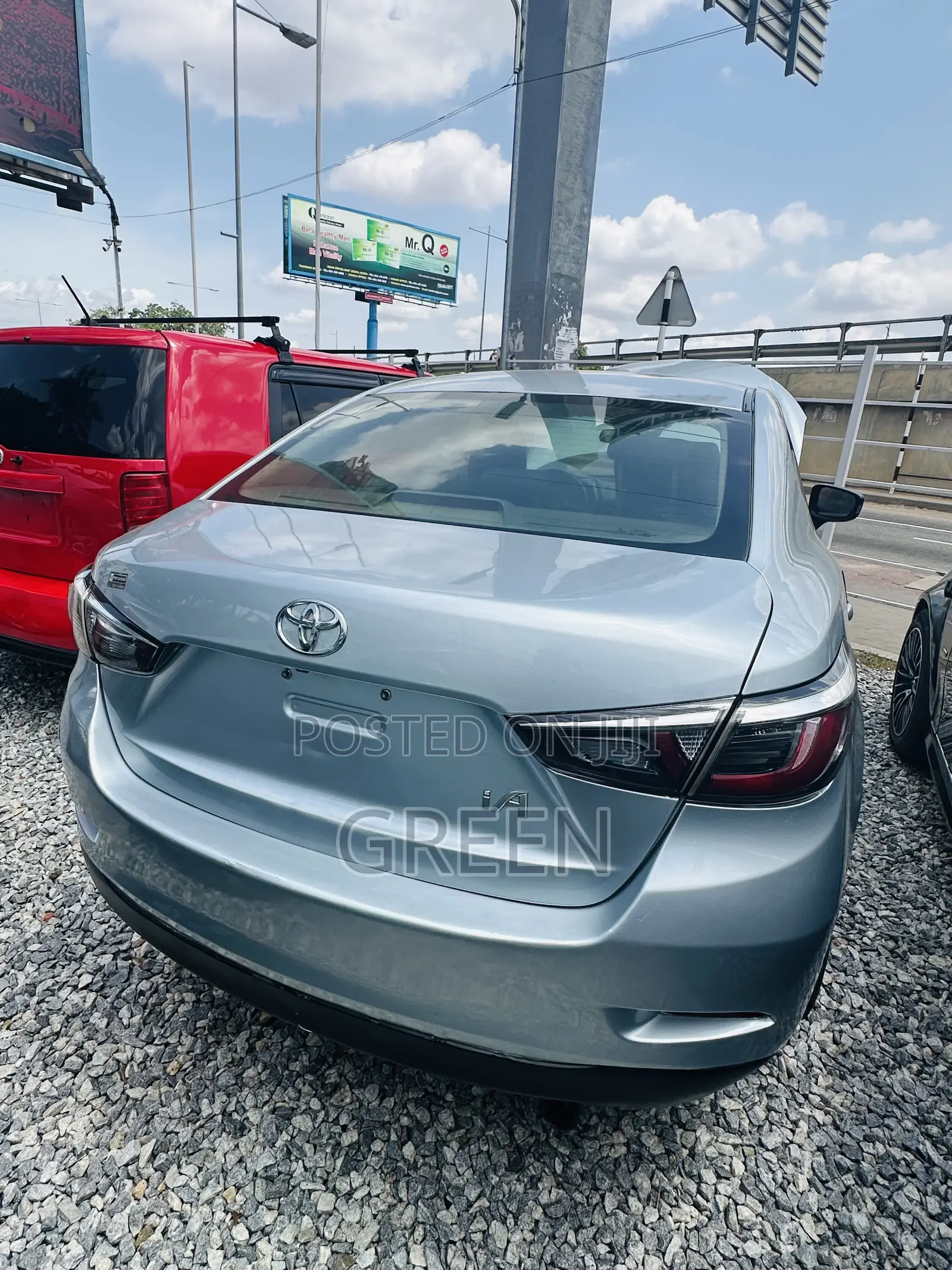 Toyota Yaris 2017 Silver
