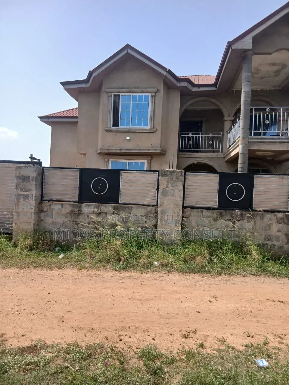 6bdrm House in Mataheko, Afienya for sale