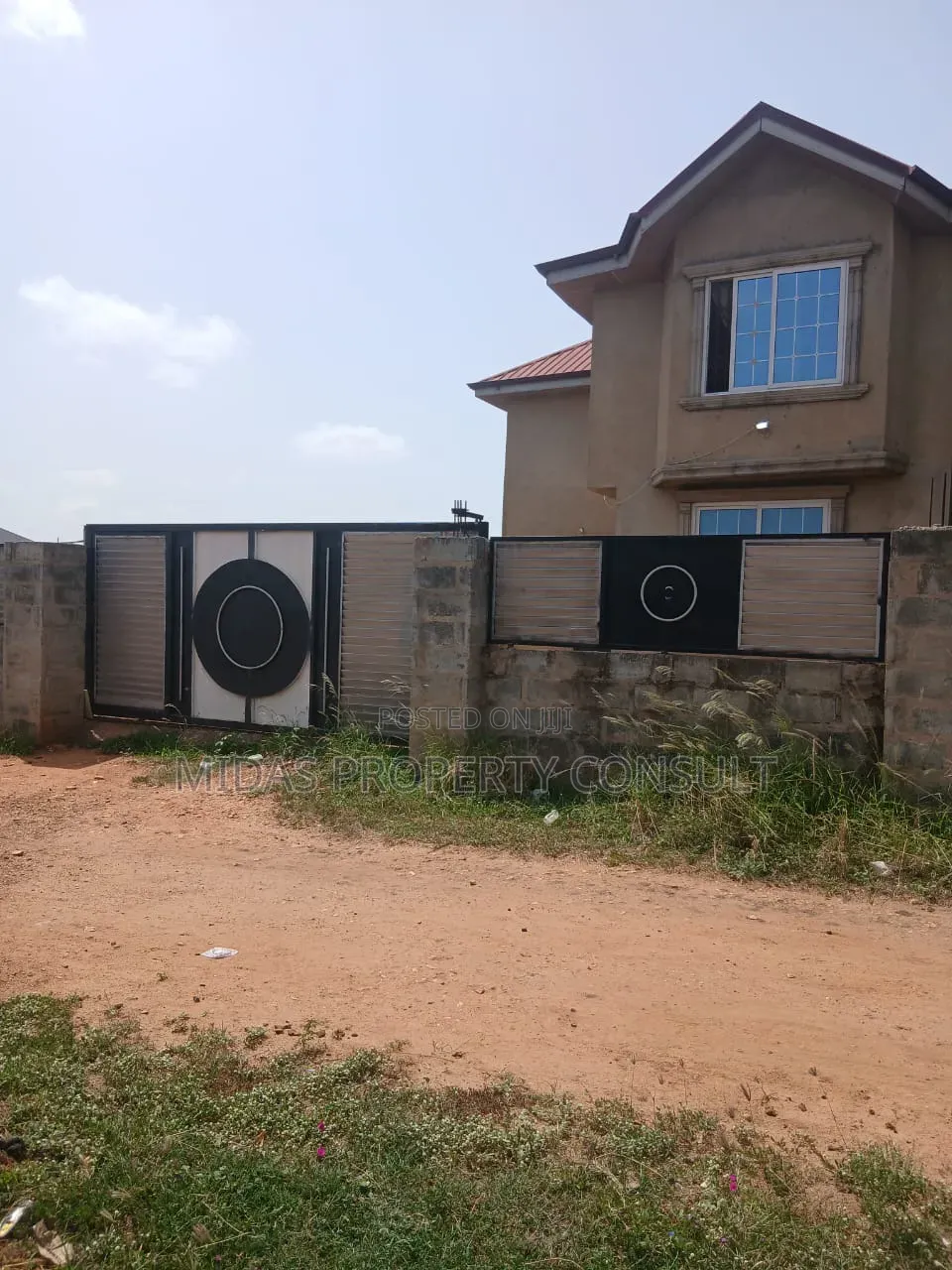 6bdrm House in Mataheko, Afienya for sale