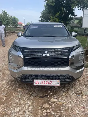 Mitsubishi Outlander 2022 Silver