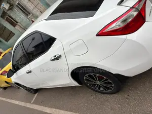 Toyota Corolla LE Eco 4dr Sedan (1.8L 4cyl CVT) 2016 White