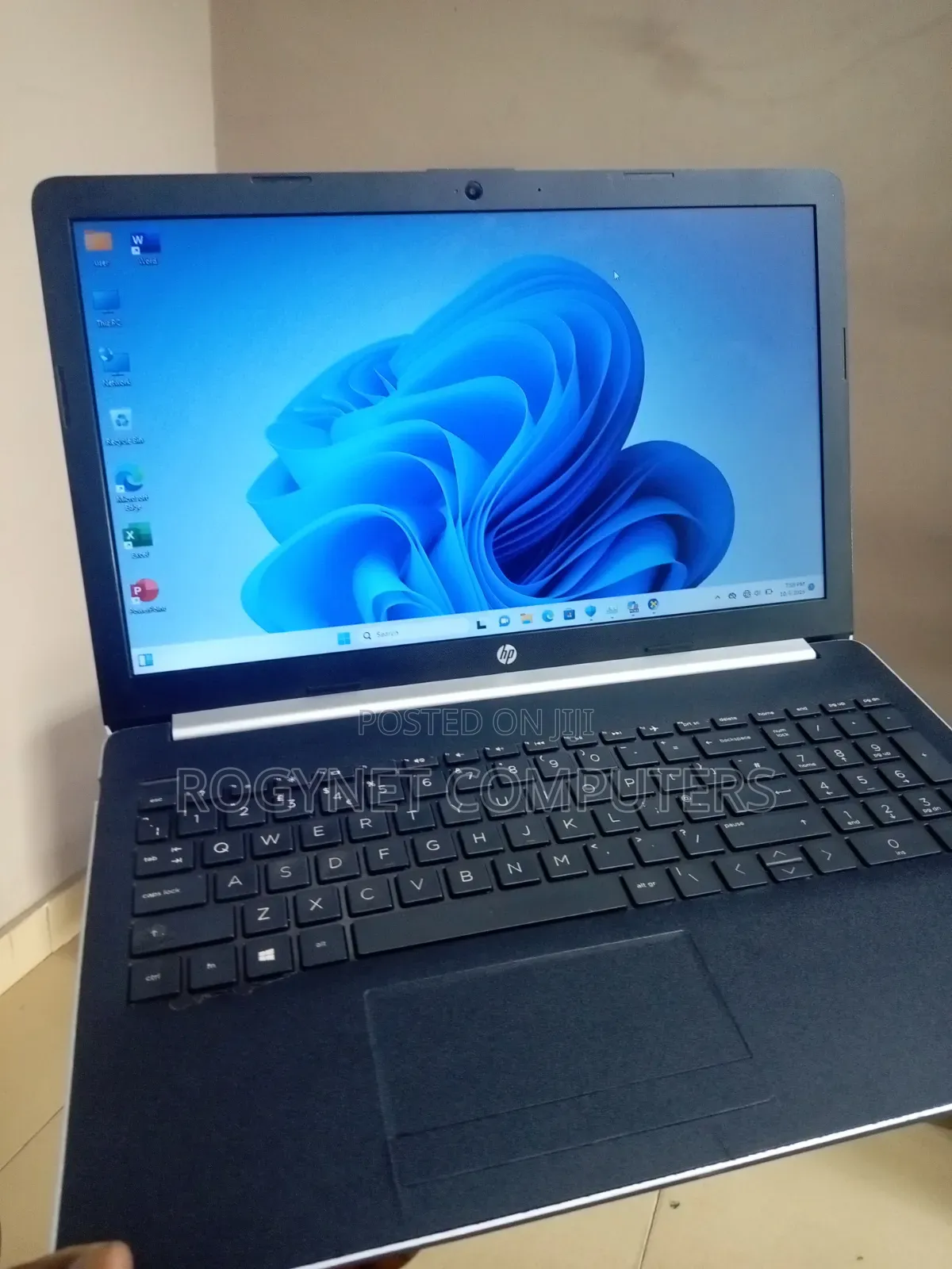 Laptop HP 15 8GB AMD Ryzen 3 HDD+SSD 320GB