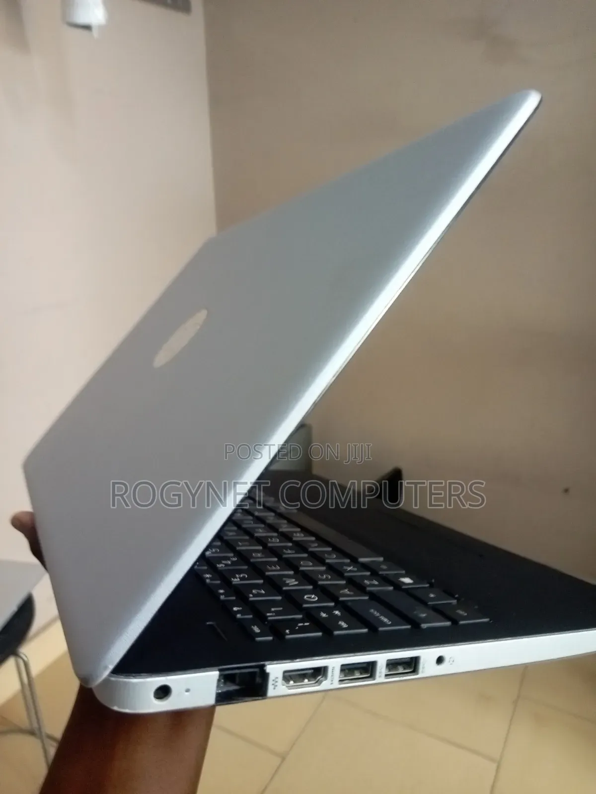 Laptop HP 15 8GB AMD Ryzen 3 HDD+SSD 320GB