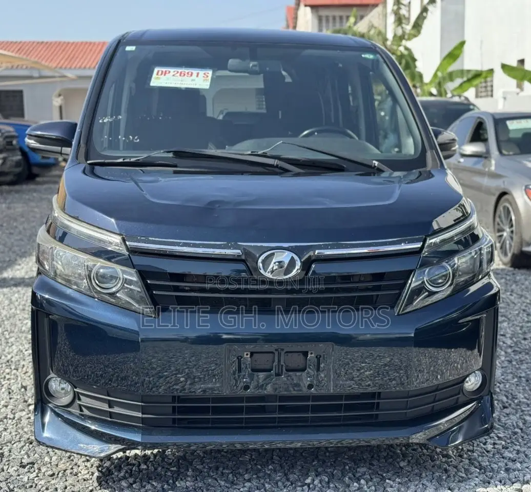 Toyota Voxy 2015 Black
