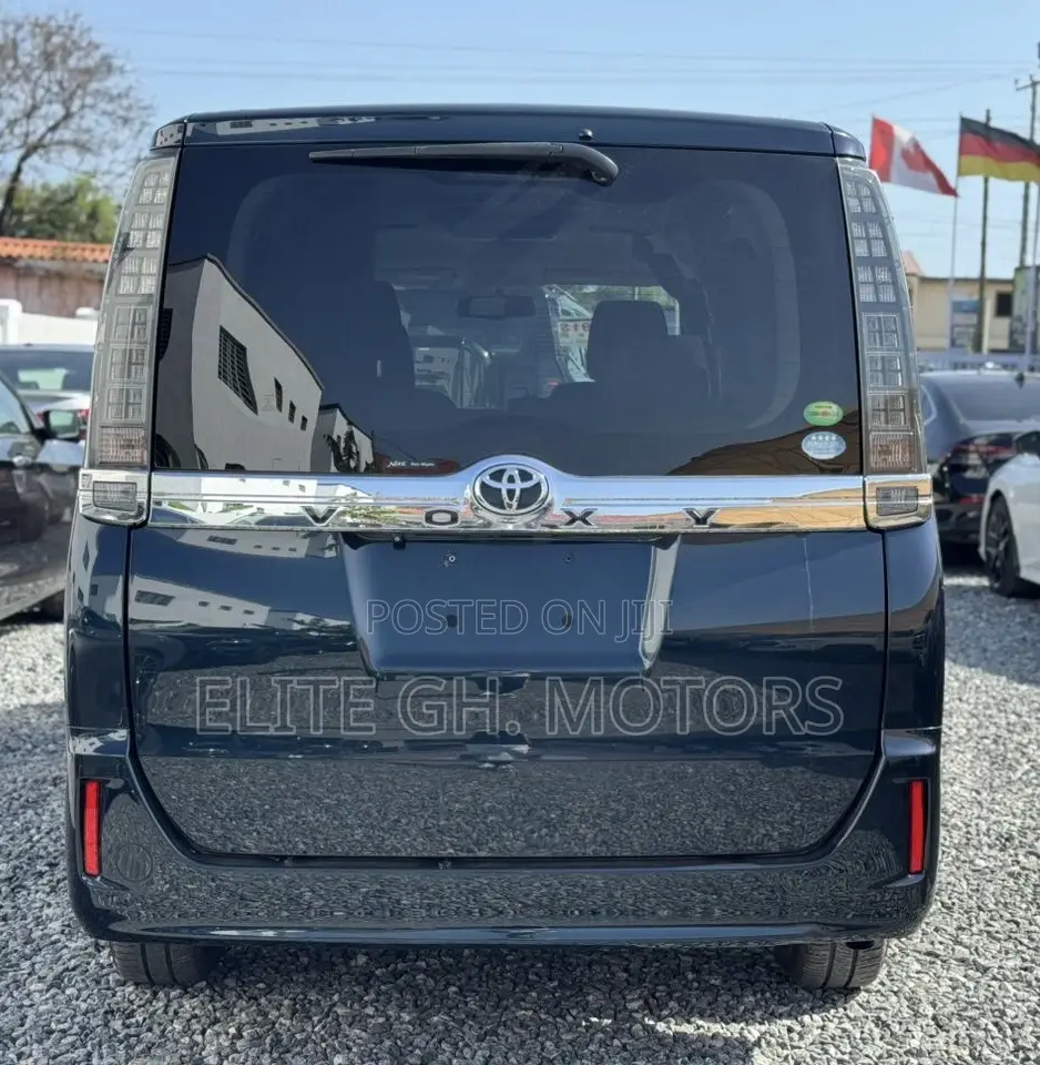 Toyota Voxy 2015 Black