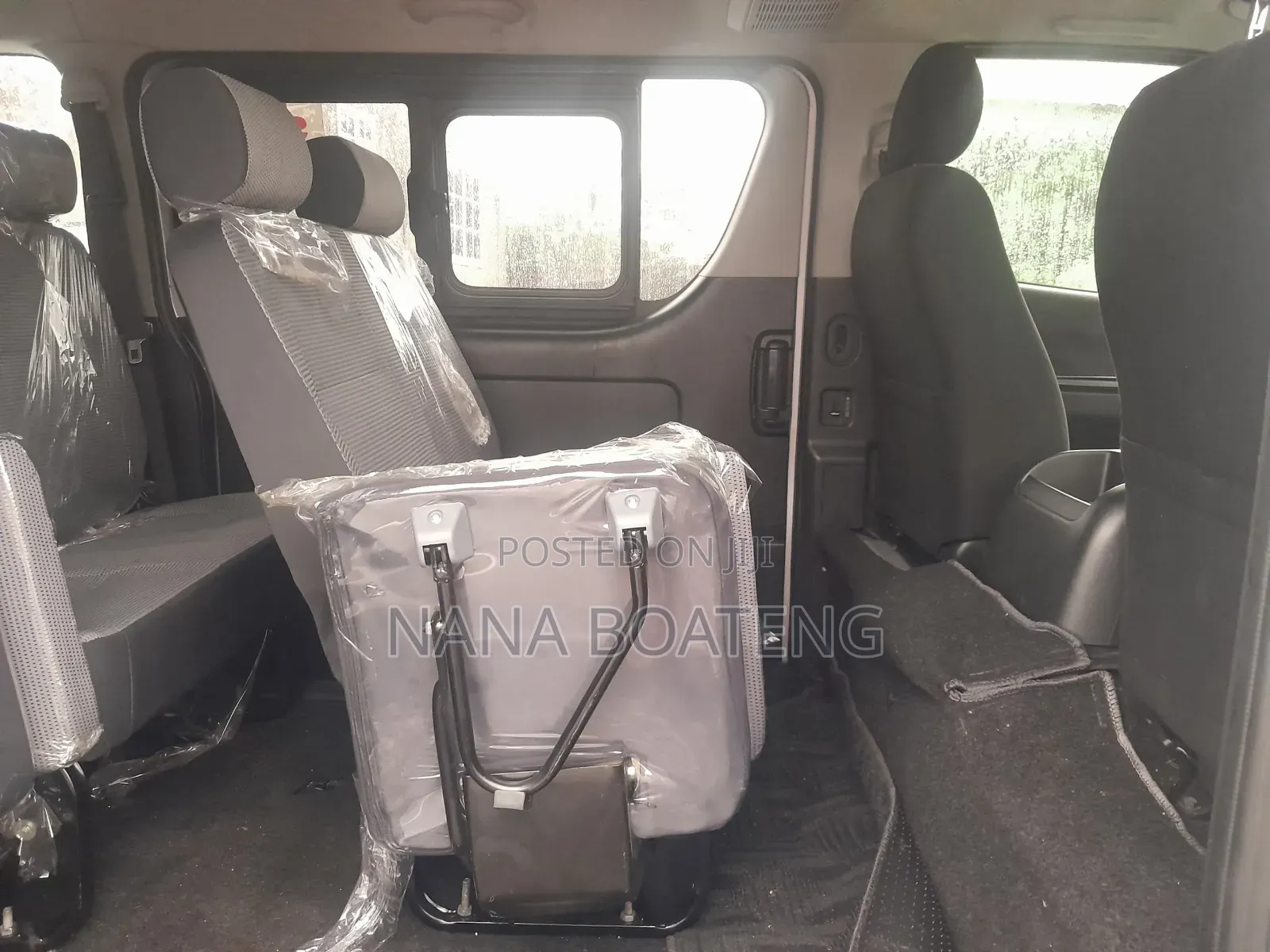 Toyota HiAce 2015 Silver
