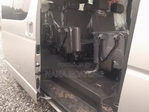 Toyota HiAce 2015 Silver