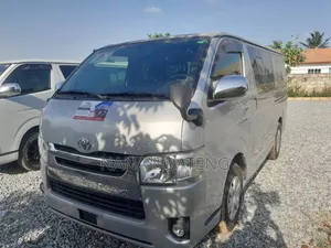 Toyota HiAce 2015 Silver