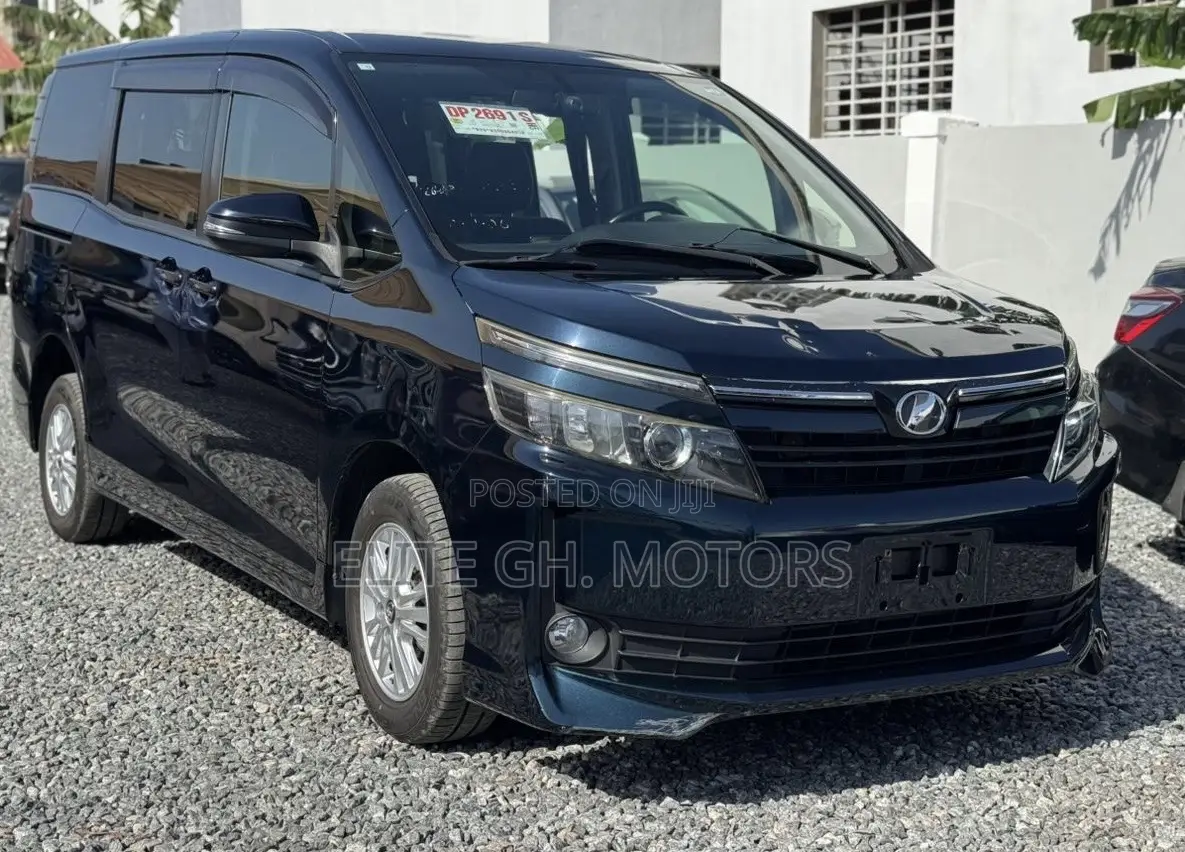 Toyota Voxy 2015 Black