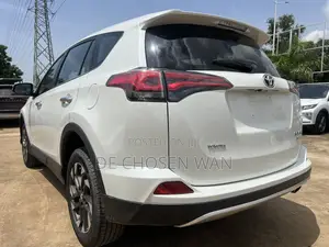 Toyota RAV4 Limited AWD (2.5L 4cyl 6A) 2016 White