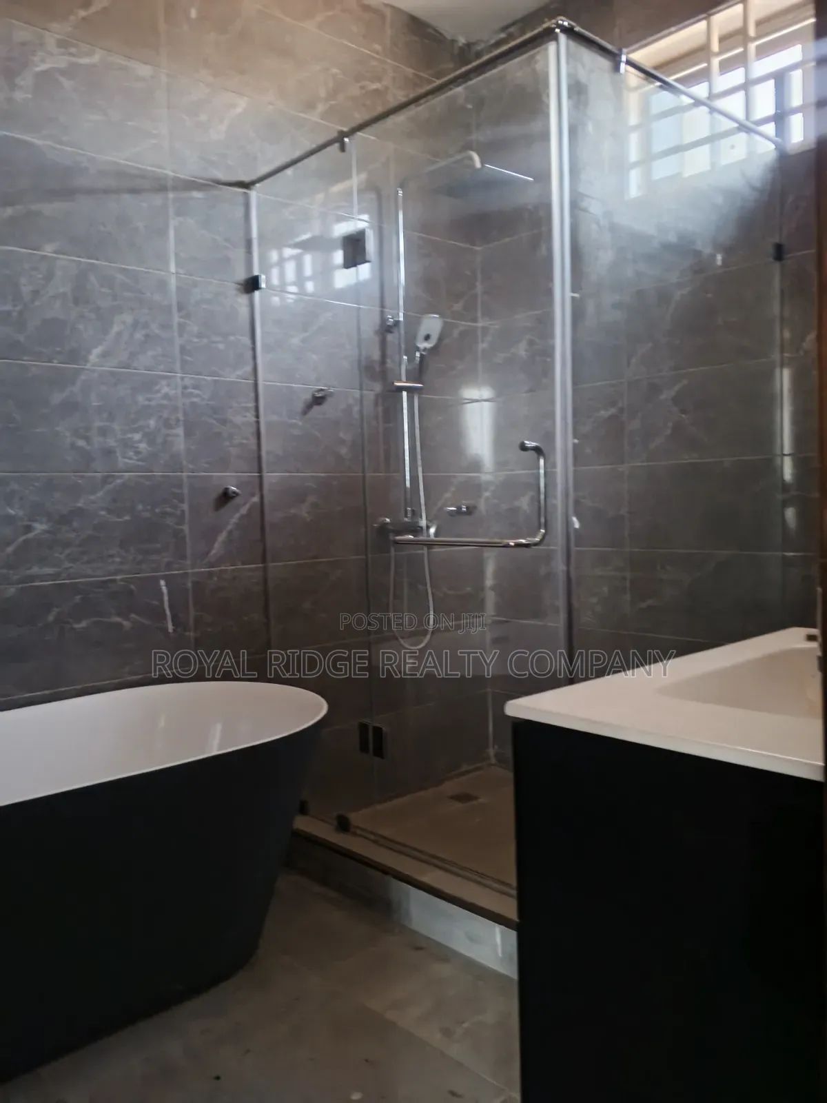 3bdrm House in Burma Hills Close To, Accra Metropolitan for rent