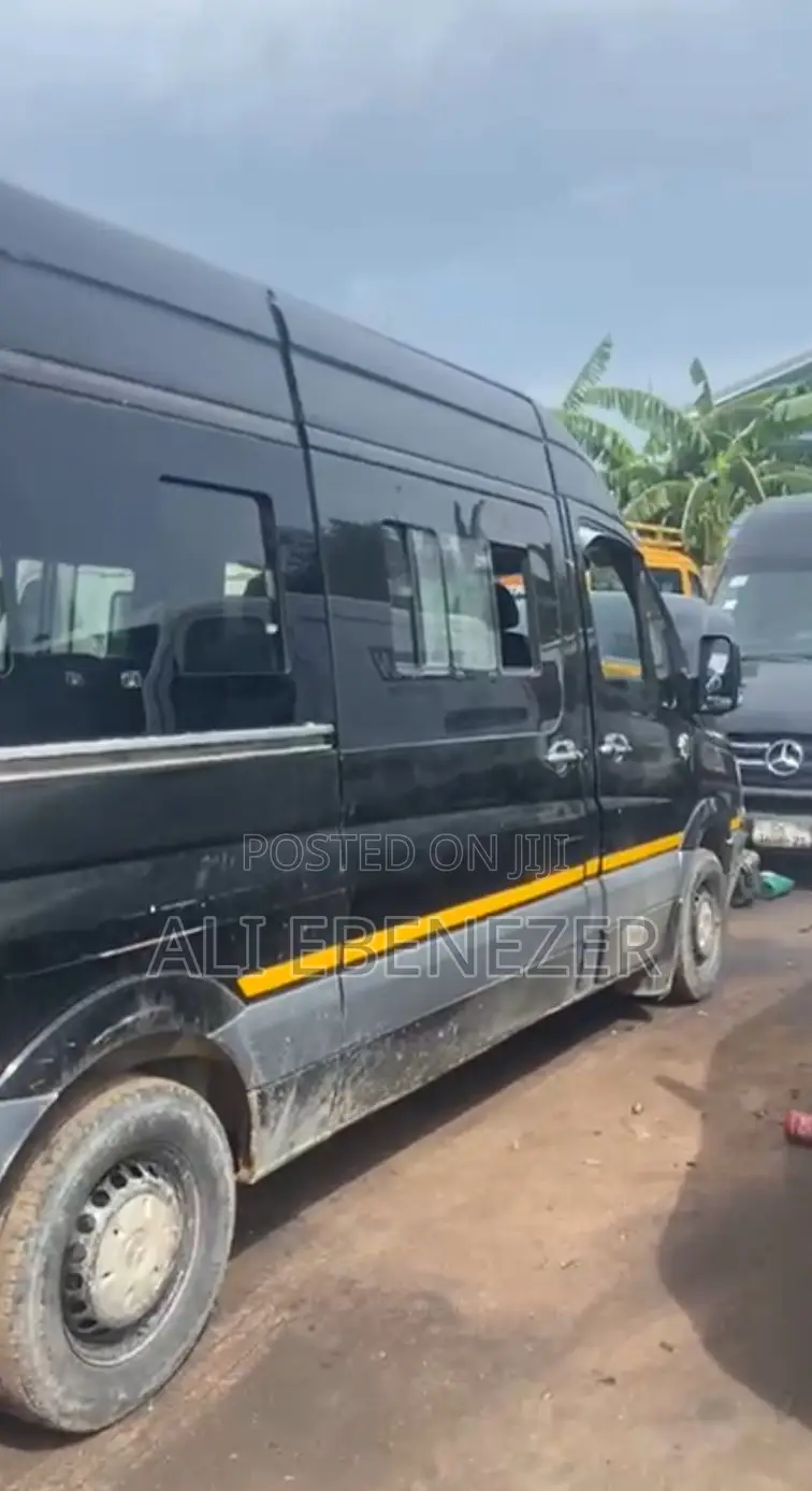 Mercedes-Benz Sprinter 2000 Black